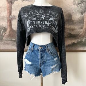 Forever 21 Black Graphic Long Sleeve Crop Top